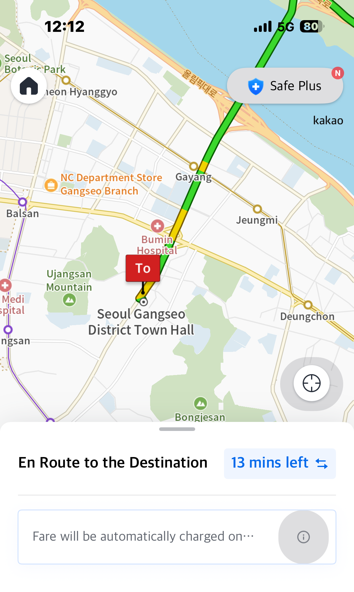 Kakao T tracking a taxi en route to the destination on the map